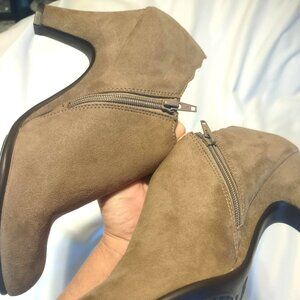 Aerosoles Ankle Booties Sz 9